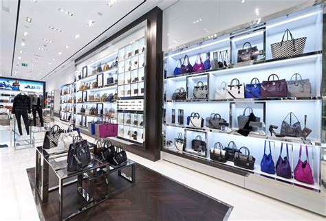 michael kors milano shop